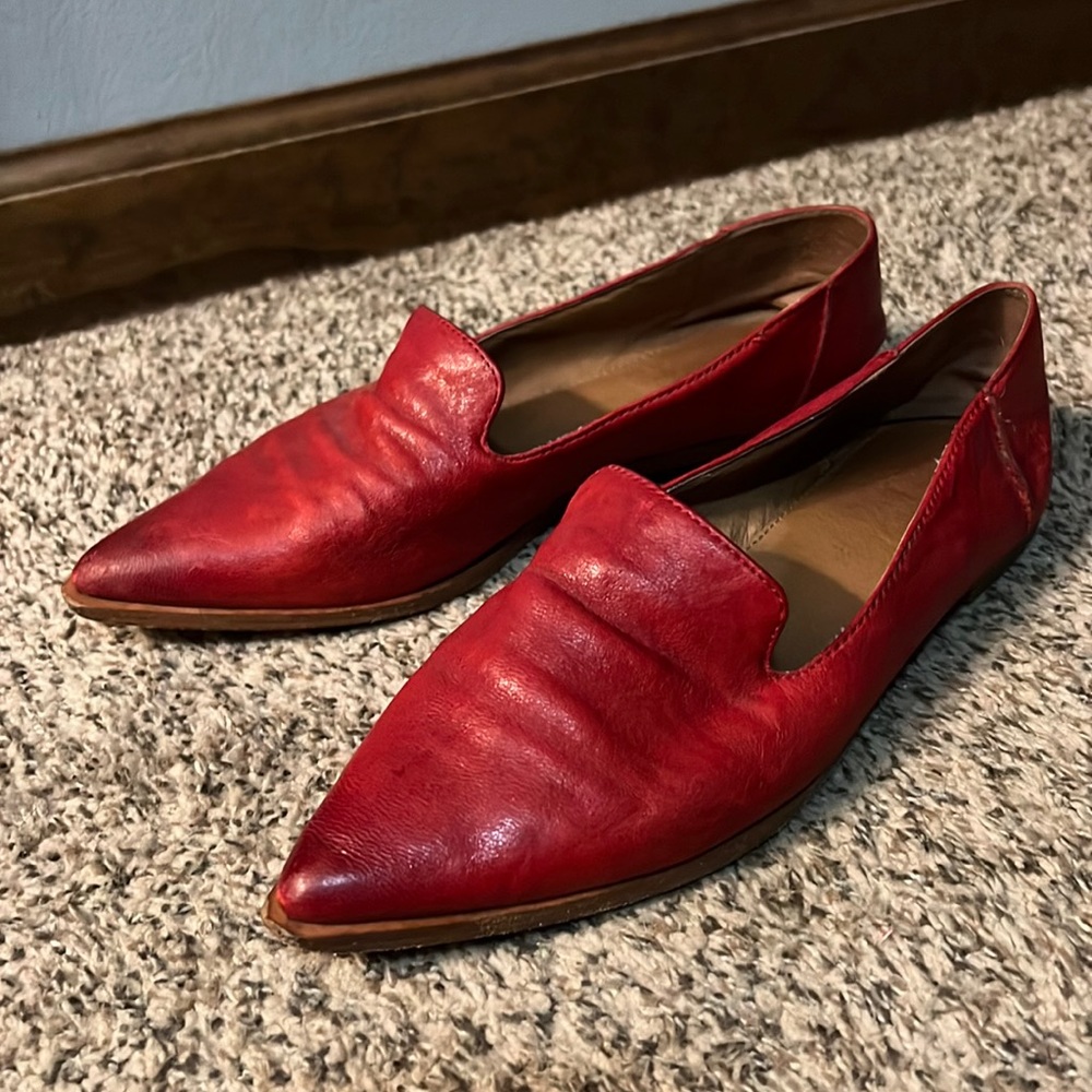 FRYE Venetian red flats